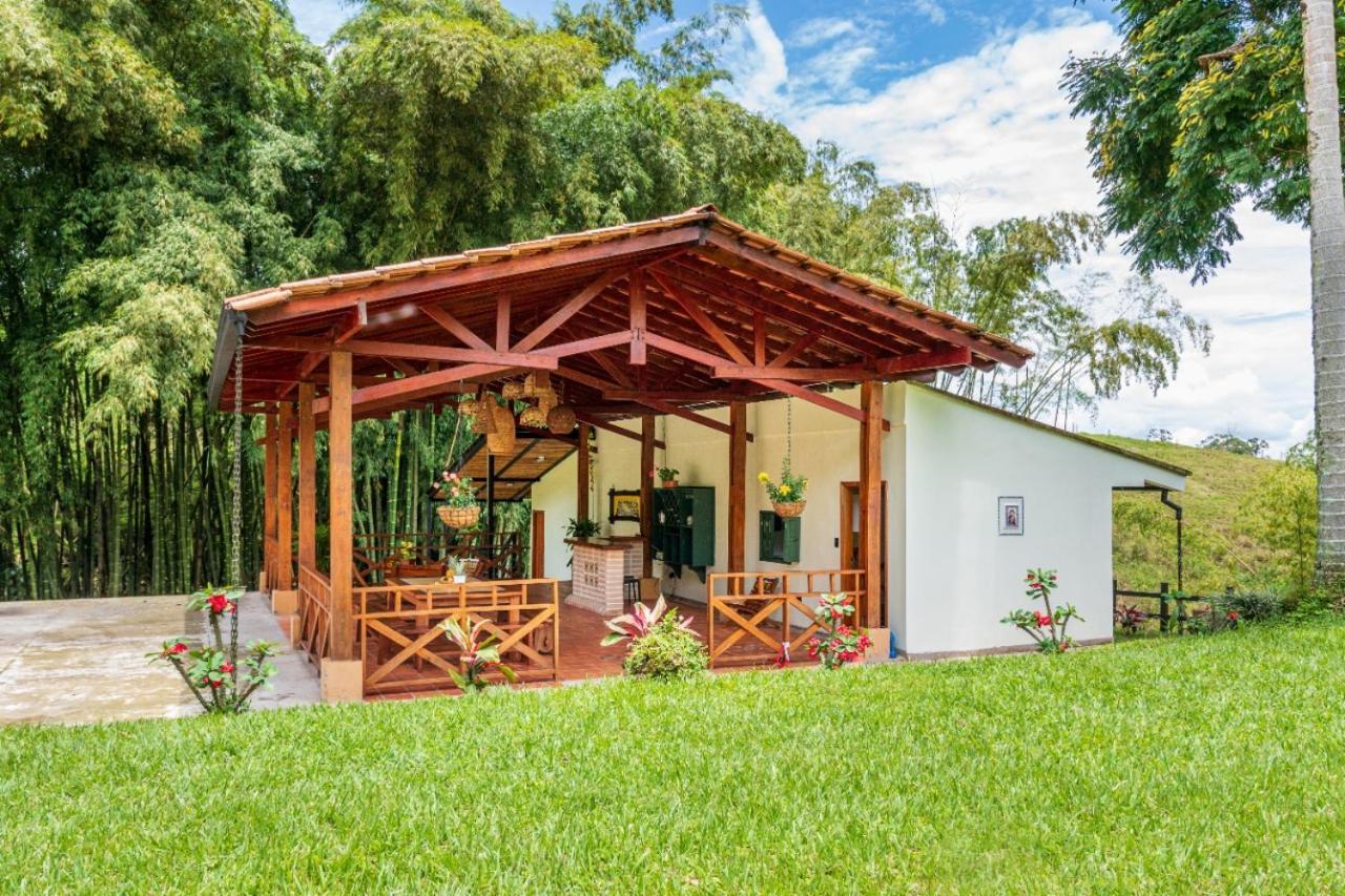 Agradable Cabana Cafetera Con Jacuzzi A 12 Min Del Centro De Pereira Exterior foto